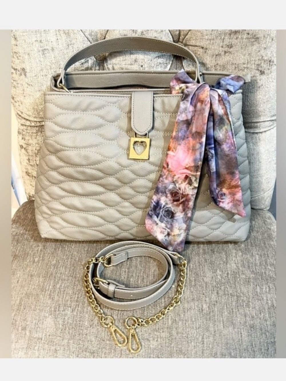 Beysey Johnson Aspen Quilted Bag in Light Gray with Floral Scarf... EUC